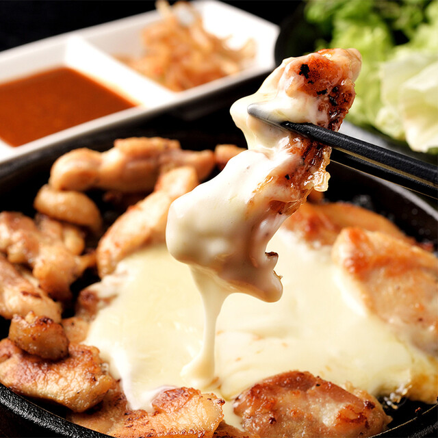 7種のチーズフォンデュ食べ放題とシカゴピザ 名古屋チーズキッチン 名駅太閤口店 名古屋 ダイニングバー 食べログ