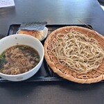 ずる屋六郎 - 肉ざるそばと鮭むすび