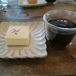 リコリス - さくらチーズケーキ、ブレンドコーヒー