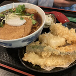 Minatoan - きつねそば 580円・天ぷら盛り合わせ460円・揚げ餅 110円