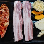 부타야키니쿠 전문점 톤킨