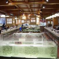 稚加榮 本店 - 店内です。