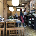 Tenobe Udon Koyori - 店内は清潔感のある和風テイスト