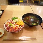 すしと天ぷら とろ一 - 大きな盃のようなお味噌椀