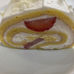 パティスリー キア - ロール生地が薄い！
      シフォン生地です！