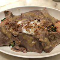 イベリコ・バル 門仲 - 丼とはいえ見た目は洋