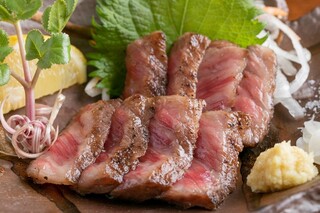 炭火焼料理 和元 - 黒毛和牛A5イチボ　炭火牛肉タタキ