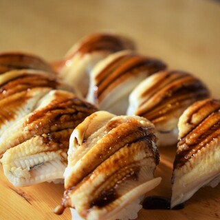 [Specialty] Kansai-style boiled conger eel Sushi with a gentle flavor