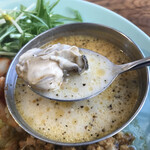 東新宿 サンラサー - オマールエビと牡蠣のスープ。出汁出まくりで最高！