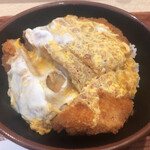 とん楽 - かつ丼　869円