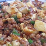 盛 - 麻婆豆腐のさらにアップ