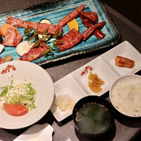 肉や大善 知立クロスゲート店 - 料理長おまかせブランド牛盛り合わせ