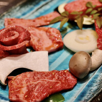 肉や大善 知立クロスゲート店 - 料理長おまかせブランド牛盛り合わせ