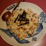 Koshitsu Izakaya Kamon - 鮭と高菜の炒飯　580円