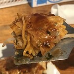 Imachan Okonomiyaki - 一口大カット