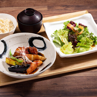 h Aen - 唐揚げと野菜の黒酢ソースランチ