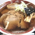 酒蔵直営 秀よし食堂 蔵人 - 醤油チャーシューメン　935円