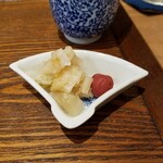 宮島口食堂 つむぐ - 自家製のお漬物 白菜とカリカリ梅