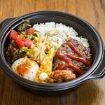 べじたぶるkitchen　イロドリ - テイクアウト限定！上州牛ハンバーグ弁当。前菜３種も入ってボリュームあります。