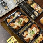 肉の菊貞 - 野菜や惣菜も充実