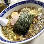 支那そば いしはら - 『ワンタン麺(ミックス)』斜めから