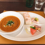 オステリア・ピノ・ジョーヴァネ - カーザランチのスープと前菜