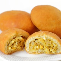 「ゆで卵とひき肉のピロシキ」～肉ピロシキにゆで卵をプラス～