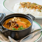 Pork curry with domestic pork cheek [with roasted apple]