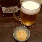 Sumibiyaki Senmon Shokudokoro Shiroganeya - おつかれセットの生ビールと免疫力UP小鉢