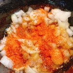 えどもんど - タマネギ・アブラミックスに唐辛子とタレを少々