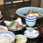 すし・うどんすき　久松 - お刺身と煮魚ランチ（数量限定の1320円)