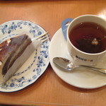 Dotoru Kohi Shoppu - チョコとナッツのケーキとホットティー