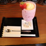 珈琲蔵人珈蔵 - 特製苺ミルク～春限定～