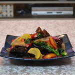 ドラゴンバル - きくらげの酸辣サラダ