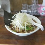 自家製麺中華そば 今里 - 大量のネギの下にチャーシューが敷き詰められています