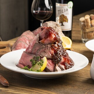 6種類のソースを選べる【名物ローストビーフ】食べ放題もあり〼