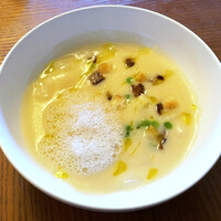 ラ・メゾン・キオイ - 新玉葱のポタージュ 自家製ベーコン