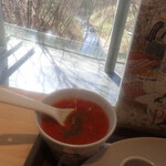 パノラ キッチン オブ ザ シーズンズ - 「海老とトマトの濃厚スープ」あったかくてトマトの酸味とえびのだし的なのがおいしいですミャ