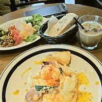 THE THEATRE TABLE - 本日の魚料理