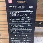 DELI Katy Market - 店頭の看板