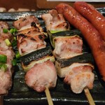 三葉洞 - 串 チョリソー(160円)×2/串 ねぎま(200円)×2/串 鶏ハラミ(180円)×2