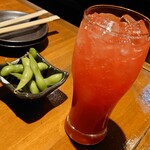 地酒と串料理の下町酒場 こよみ - お通し＆とまと酎ハイ