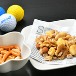 525 カフェバー - ナッツ盛り合わせ