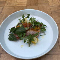 ザ タヴァン グリル＆ラウンジ - 