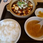 元気楼飯店 - ﾏｰﾎﾟｰ豆腐定食の左側