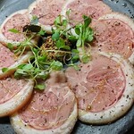 ★ 돼지 껍질이 달린 스네 고기 햄 (점보노 큐이)