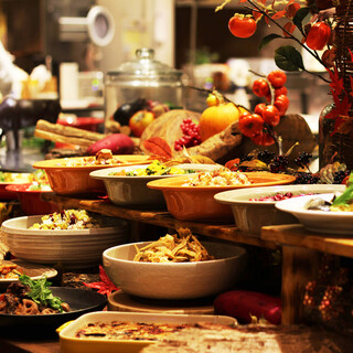 Great value lunch ♪ Favorite main dish + salad buffet with plenty of vegetables