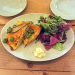 カスレ - スモークサーモンとエリンギのスパニッシュオムレツ580円