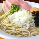 へべれ家 - 煮干醤油そば 味玉付き 930円 玉ねぎ増し 50円