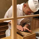 片折 - 目の前で鰹節をする